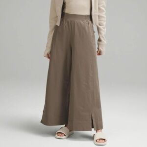 Lululemon Stretch Woven Wide-Leg High-Rise Crop - XS - Nomad